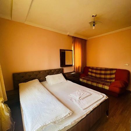 Guest House Velania Пристина Екстериор снимка