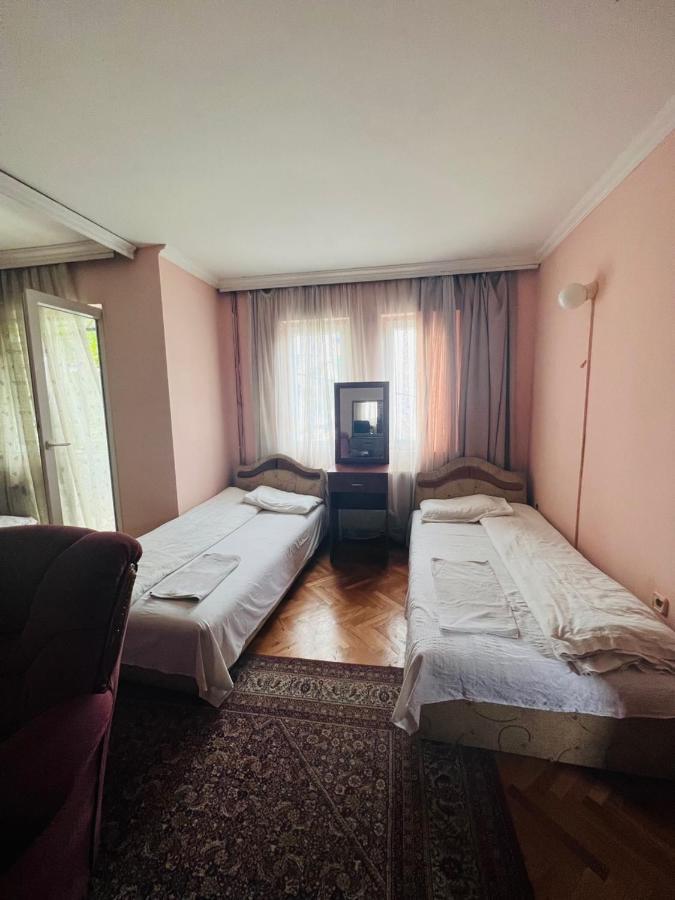Guest House Velania Пристина Екстериор снимка