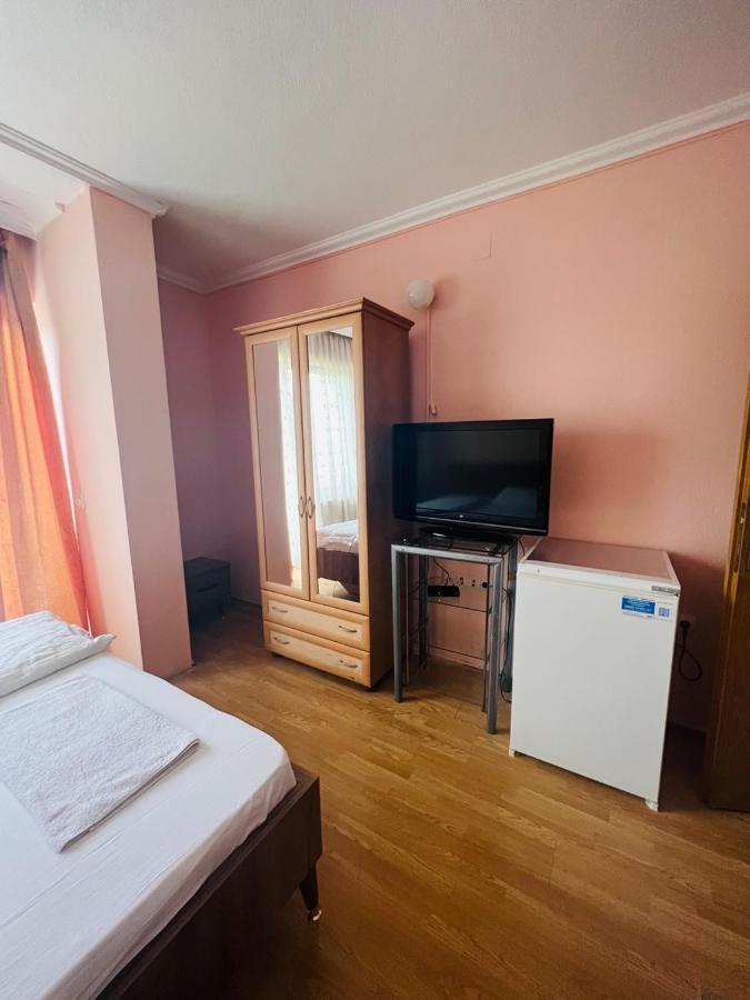 Guest House Velania Пристина Екстериор снимка