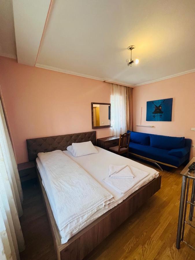 Guest House Velania Пристина Екстериор снимка